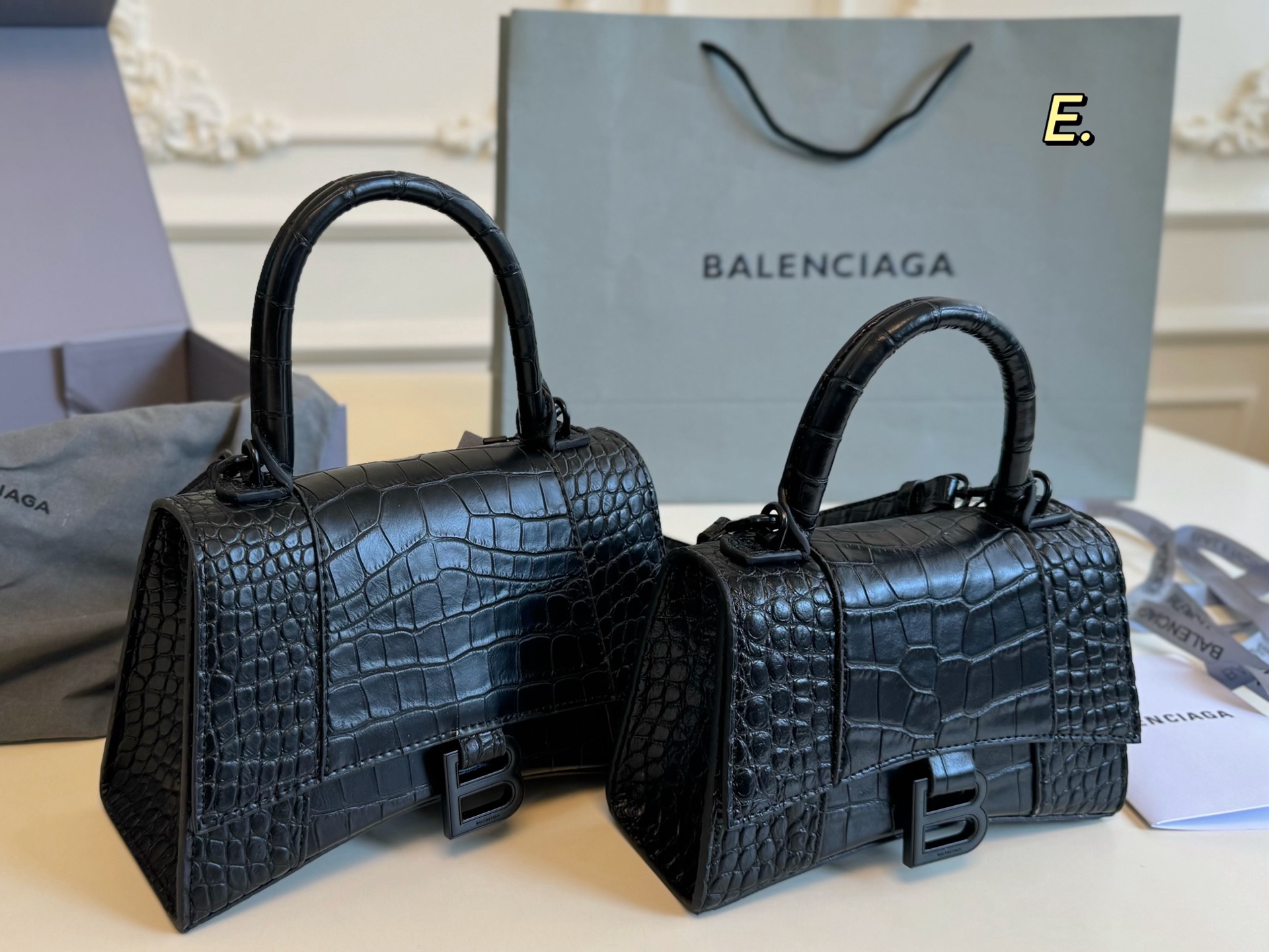 BALENCIAGA 33